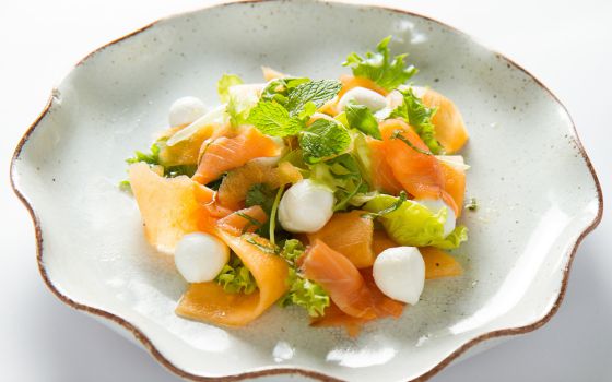 Smoked Salmon & Mozzarella Salad